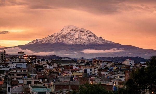 D’un terrain à l’autre : 90 maillots-shorts de l’USBB vers Riobamba en Equateur